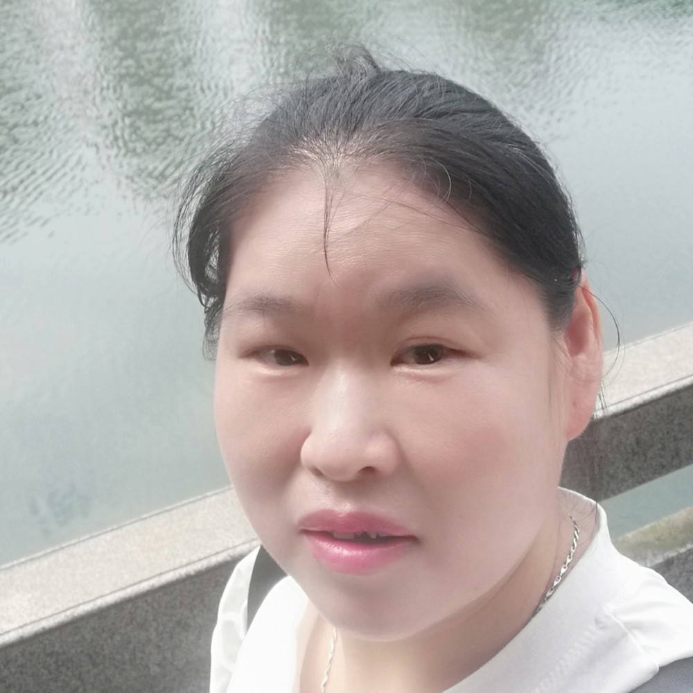 尘宵高挑的照片