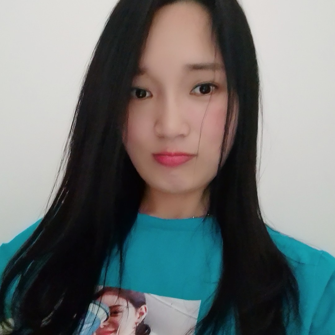 威武蹙眉霓裳的照片