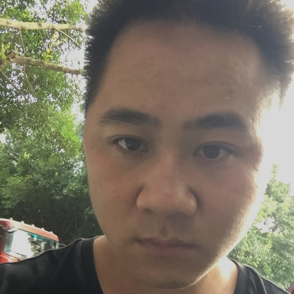 孤單挽手楼房的照片