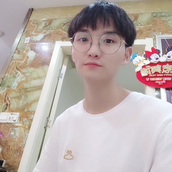 床上喝可乐的照片