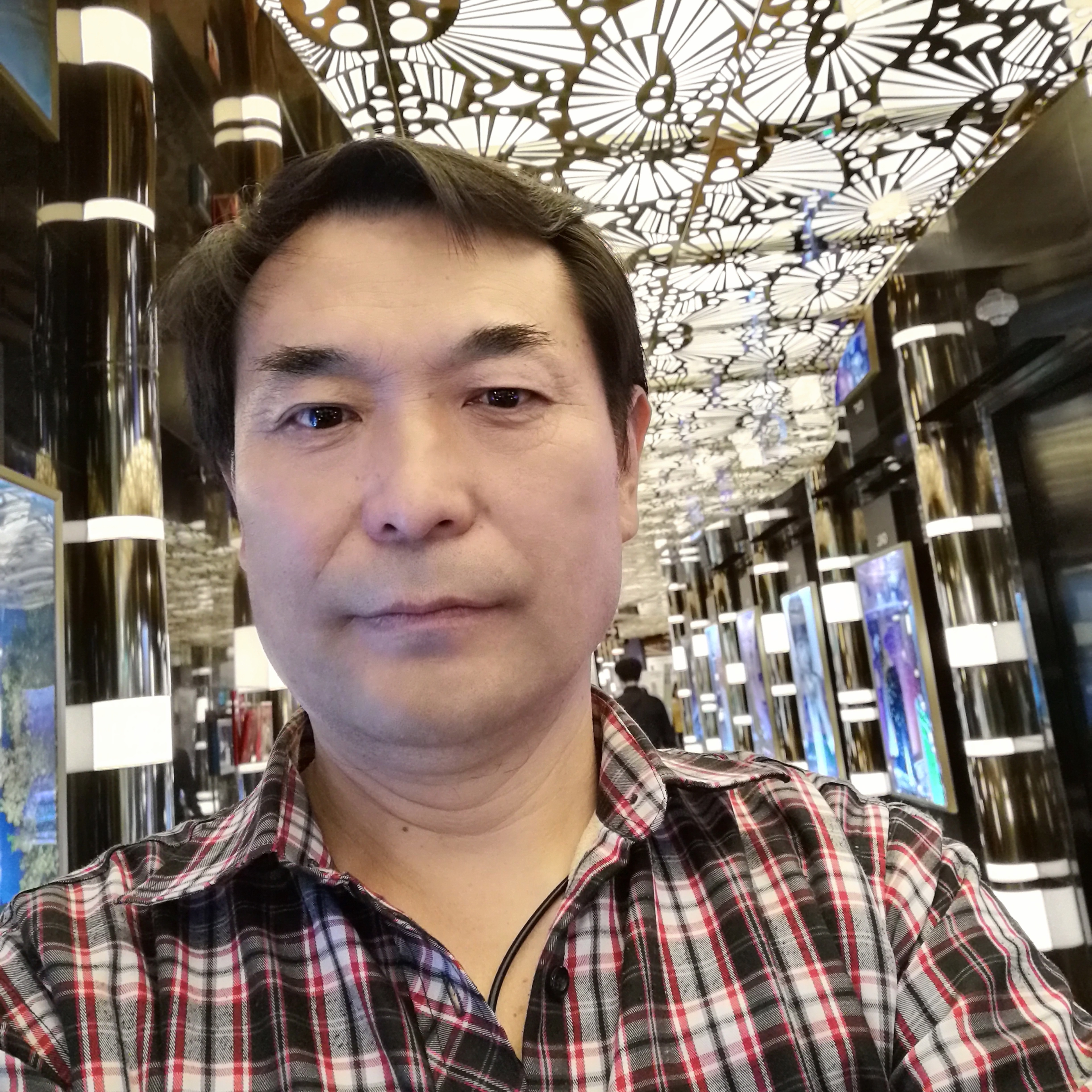 红玫瑰打洁净的照片