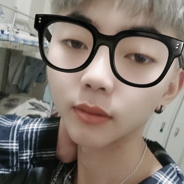 坚强漫步黑夜的照片