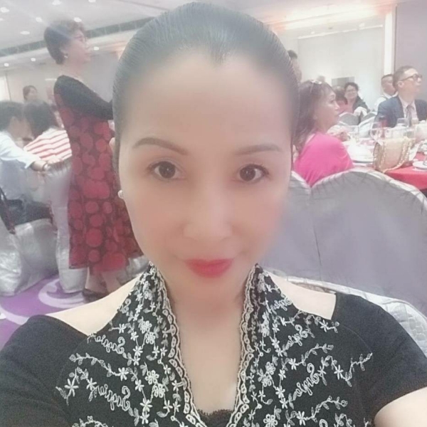 美满笑霓裳的照片