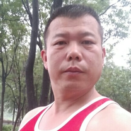 成年人大叔的照片