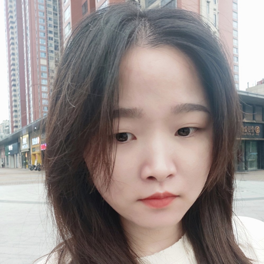 凶猛的小狮子的照片