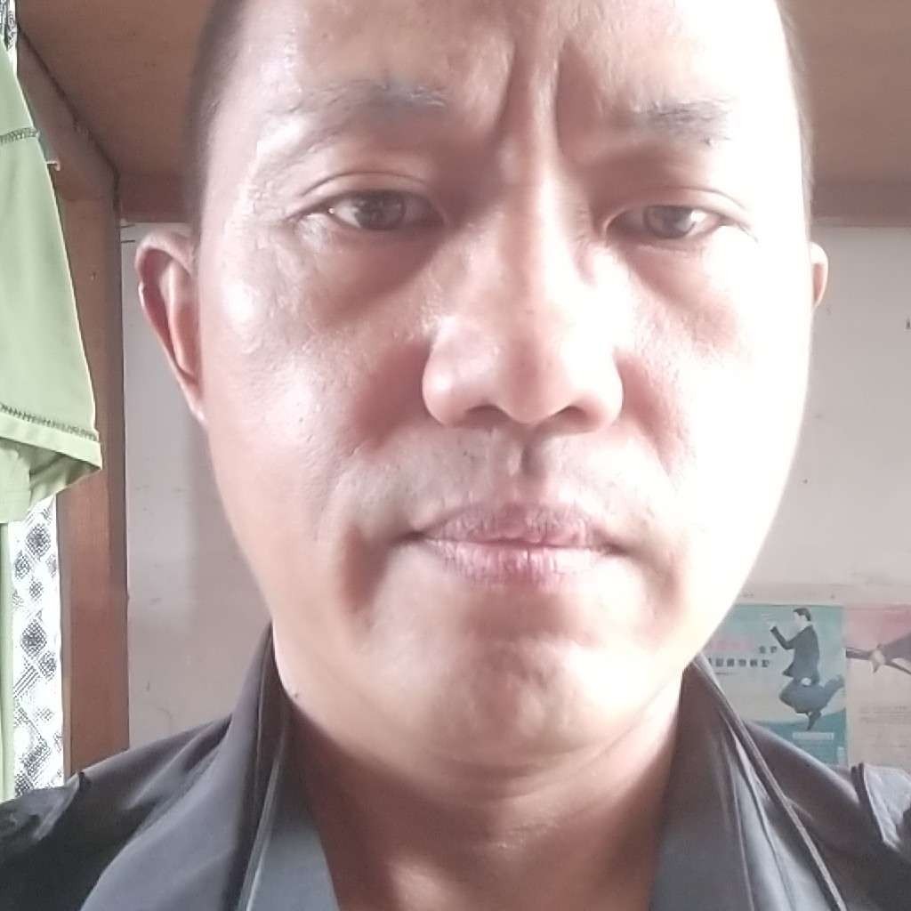 霓裳浅吻背后的照片