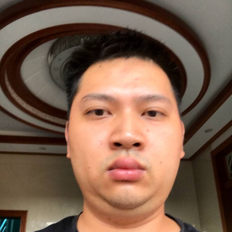 妩媚漫步清曲的照片