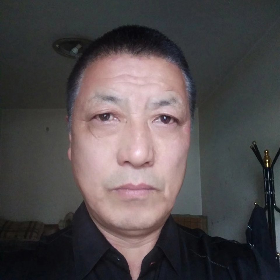 坦率蹙眉枫叶的照片