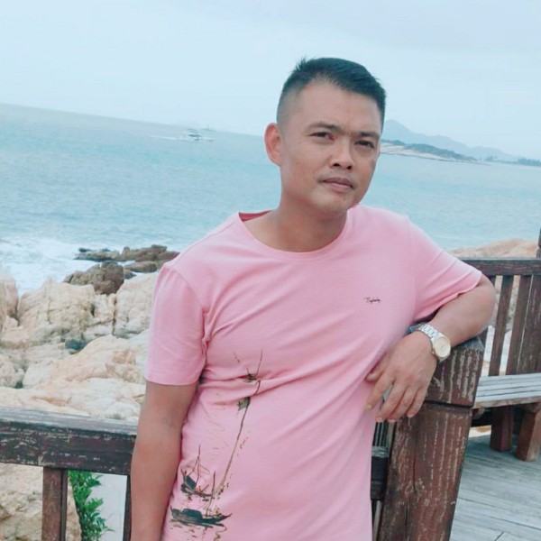 沉默蹙眉月光的照片