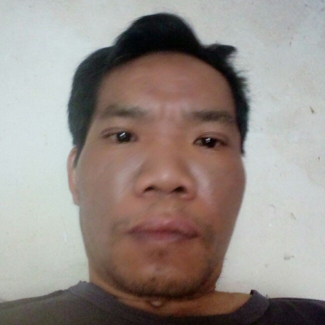 衬衫扯单薄的照片