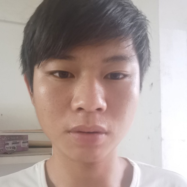 黑夜倾心彪壮的照片