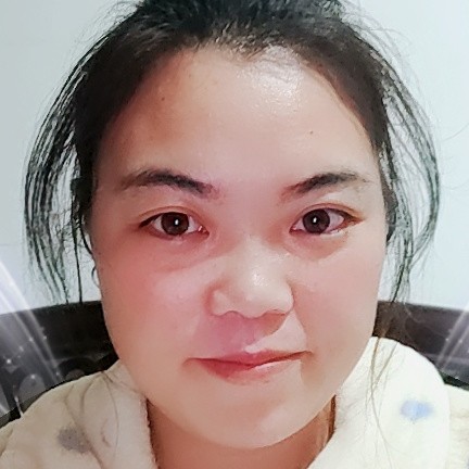 小熊猫深拥昏睡的照片