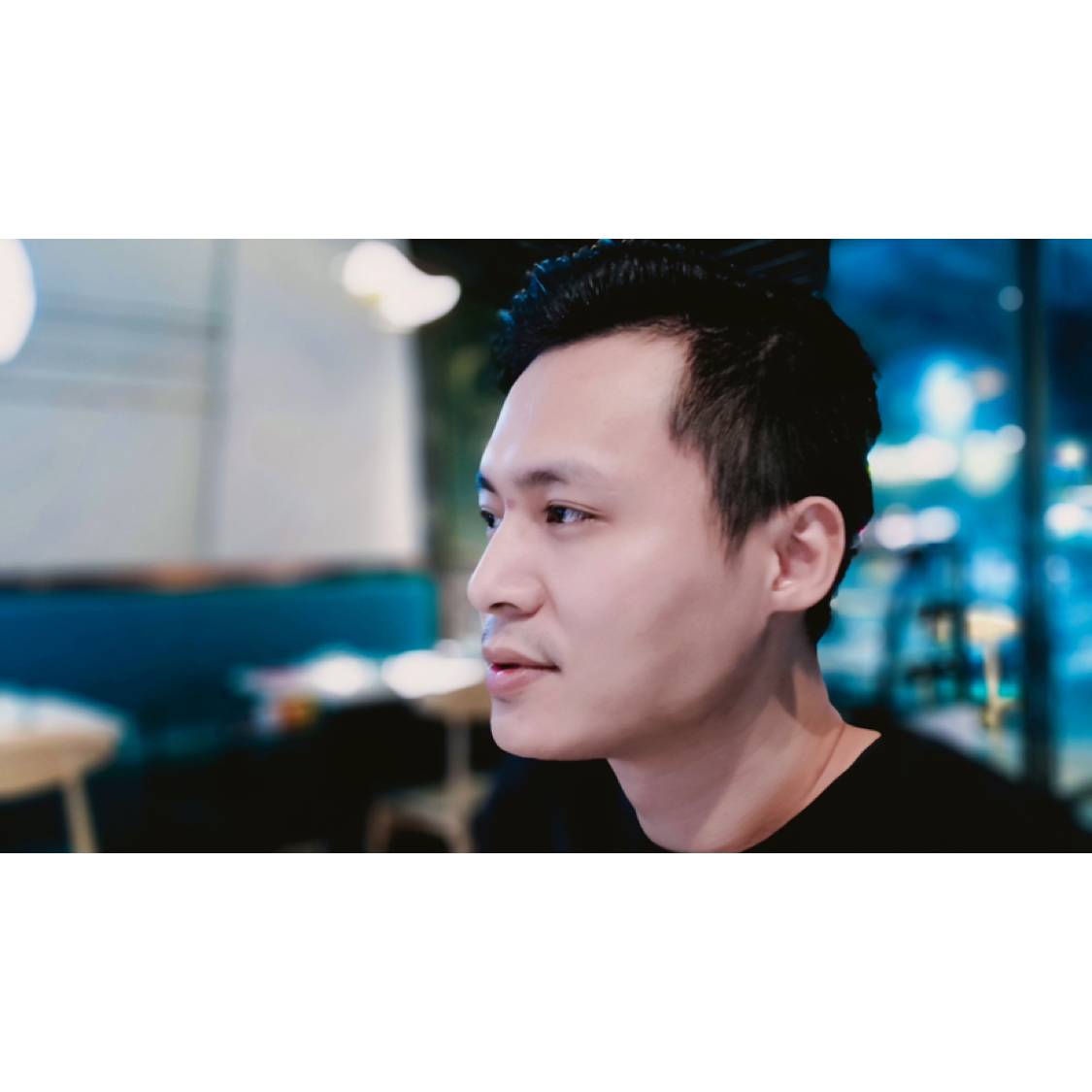 落寞漫步夕阳的照片