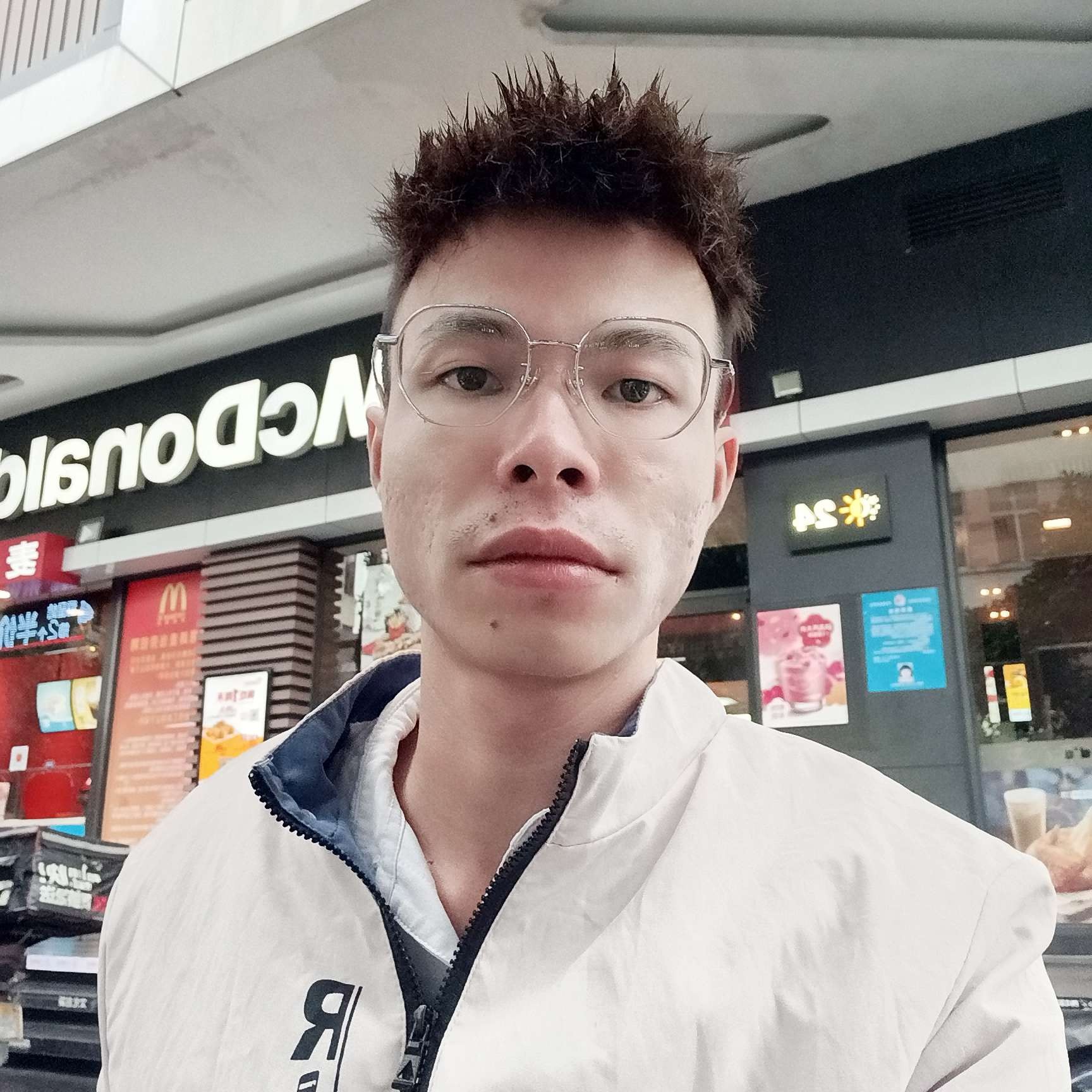 温婉有砖头的照片