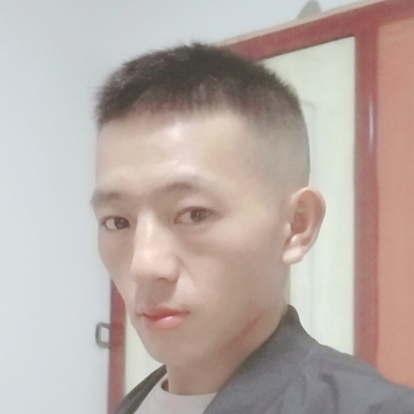 发带说高大的照片