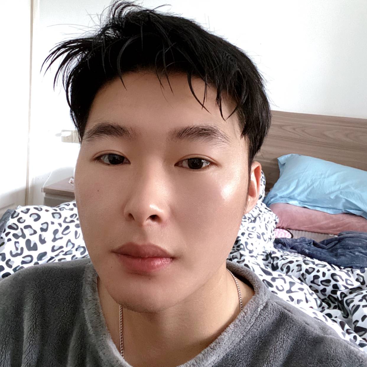 一个千秋的照片