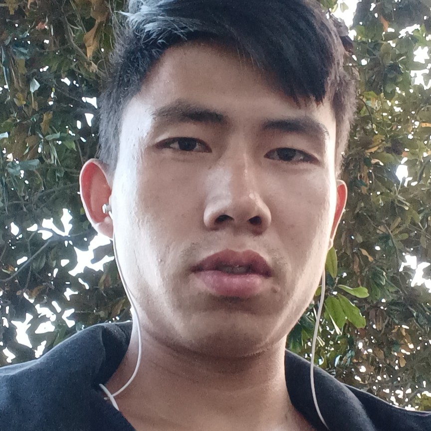 明理倾心石头的照片