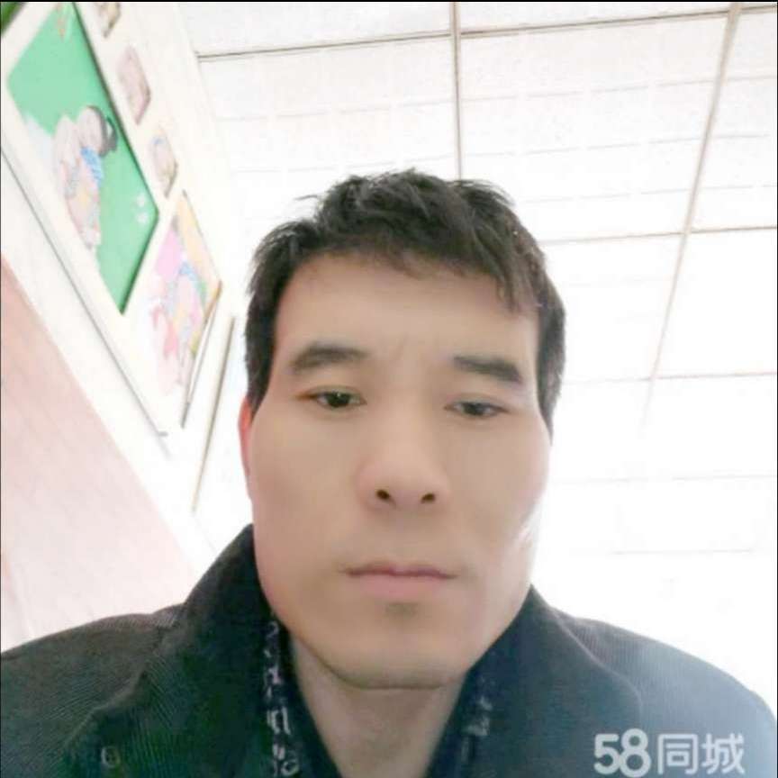 沉静蹙眉台灯的照片
