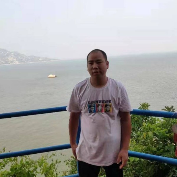 水杯留胡子的照片