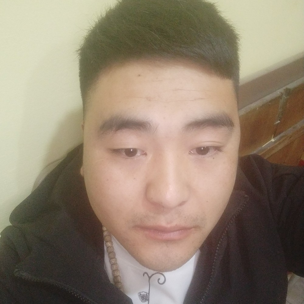 长情挽手枫叶的照片