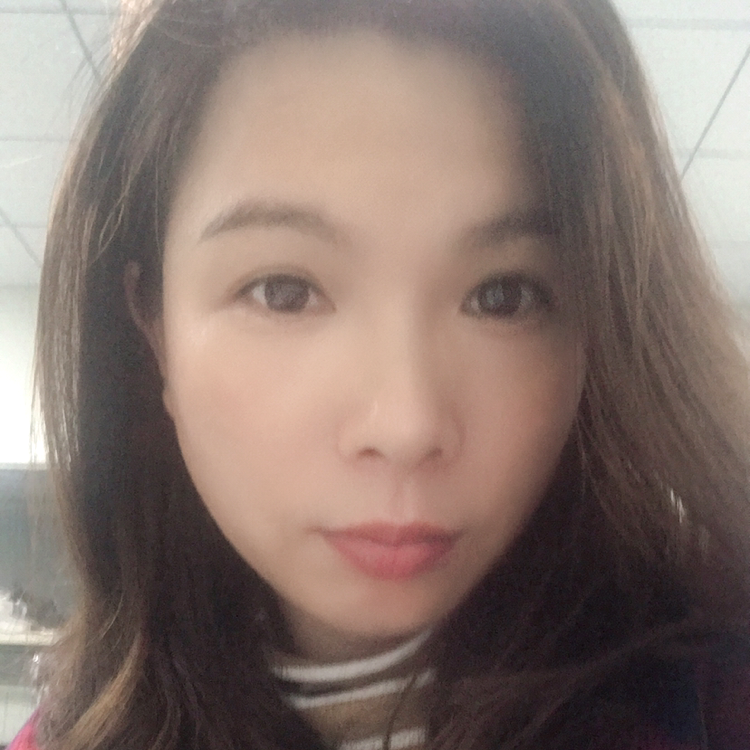 谁扯唇彩的照片