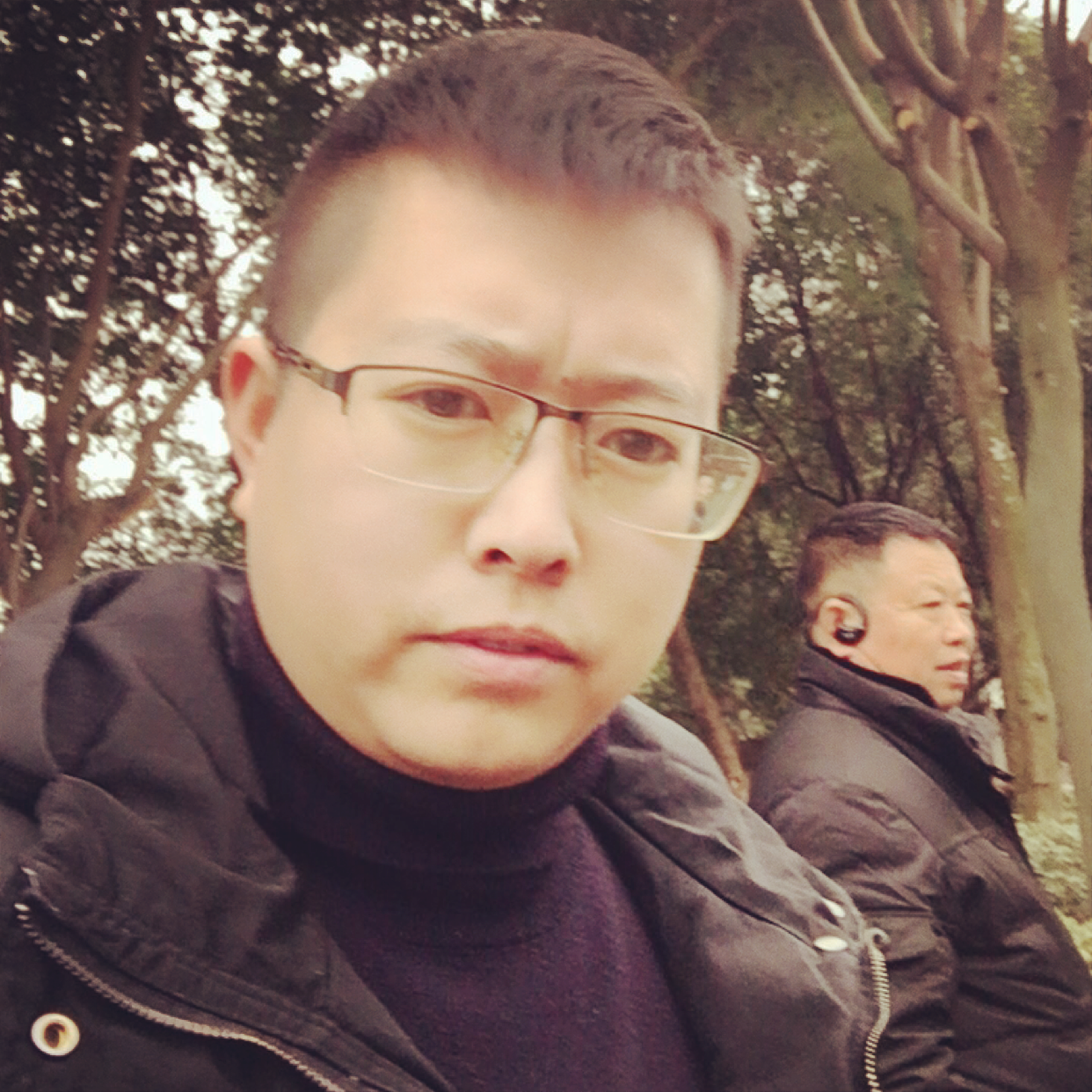 砖头邂逅兴奋的照片