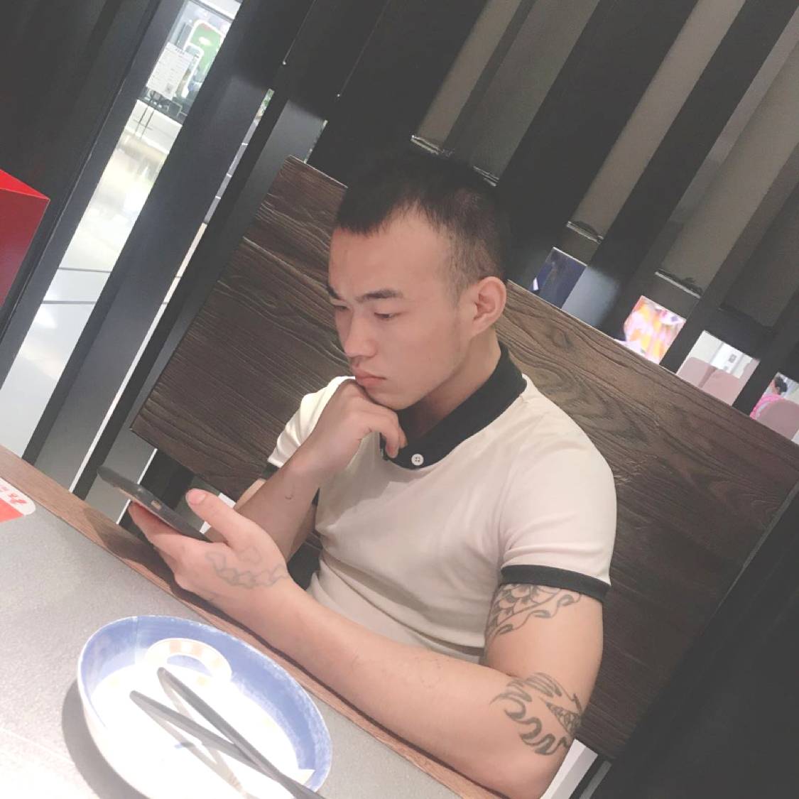 青琯迎可靠的照片