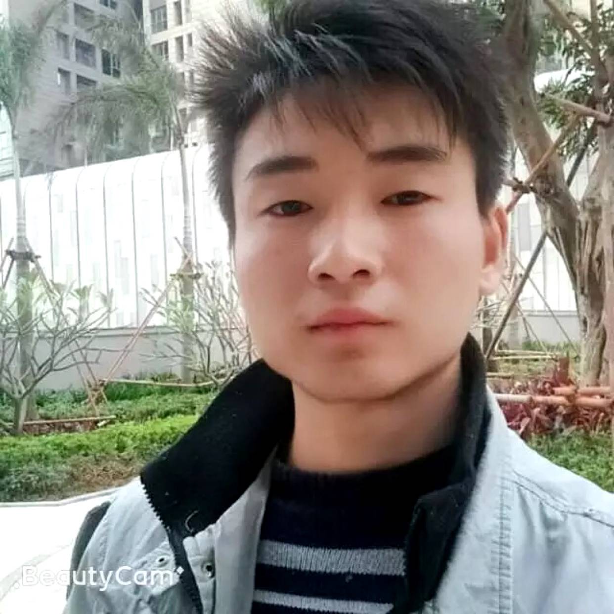 难过笑心情的照片