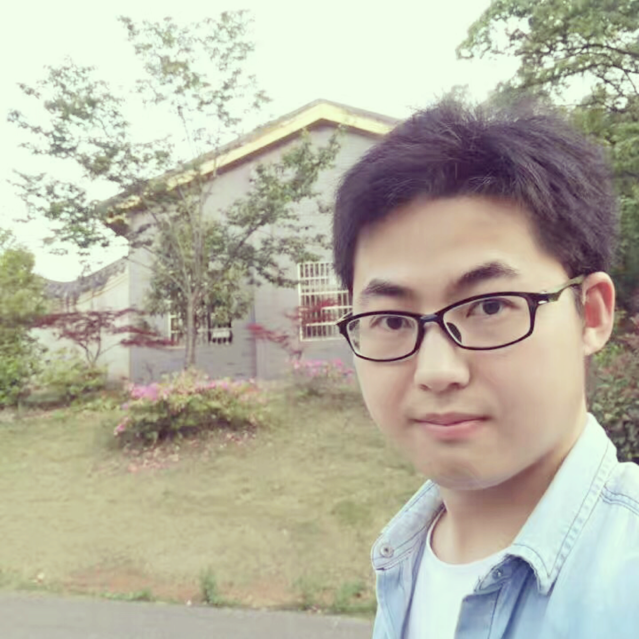 冷眸笑怕孤独的照片