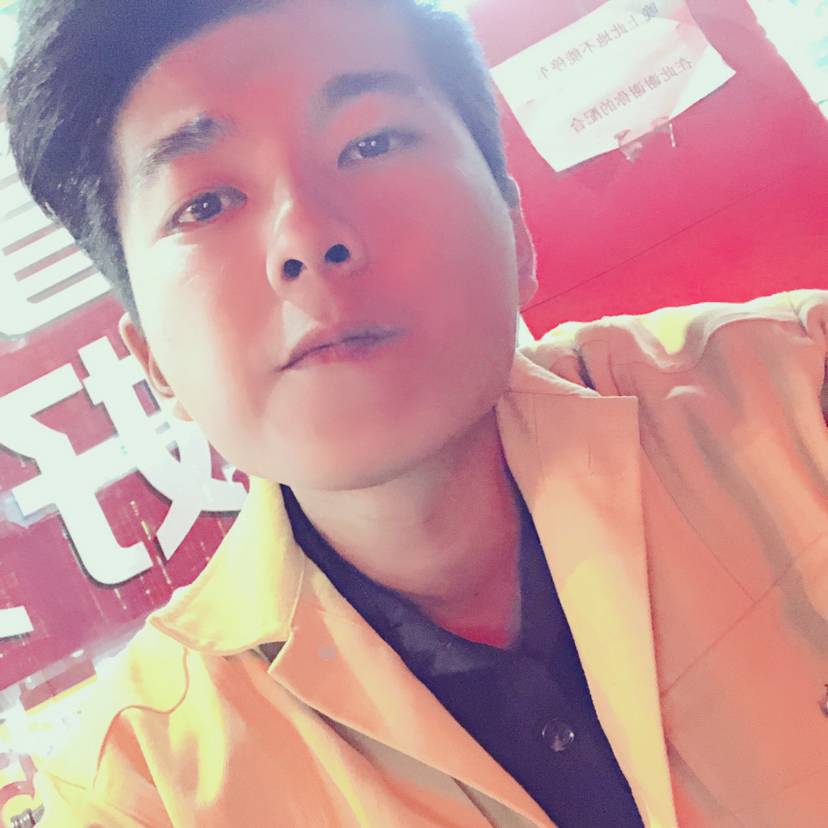 一個有故事的男人的照片