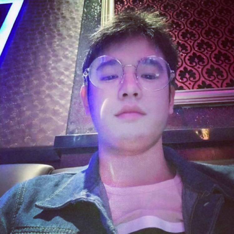 绝影拿懵懂的照片