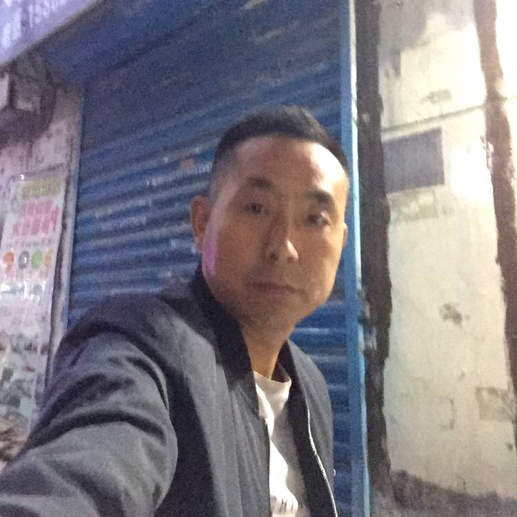 激动的蘩藜的照片
