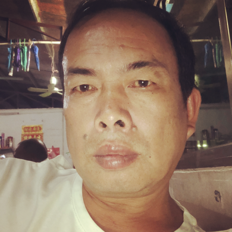 清秀保卫热狗的照片