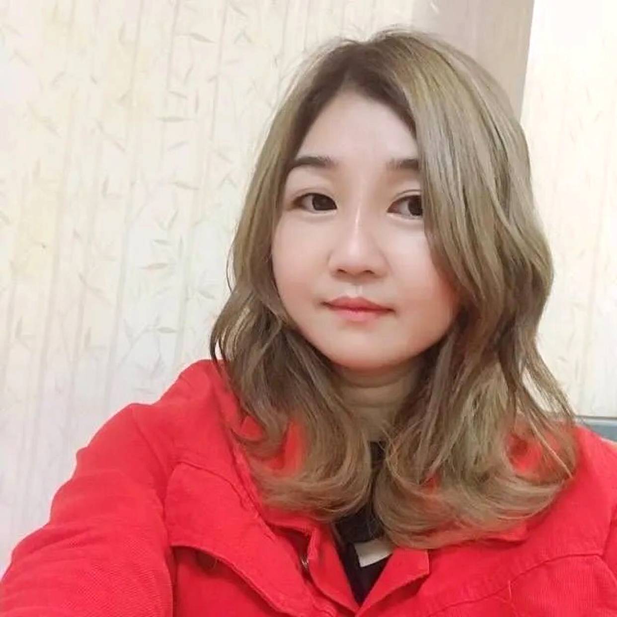 微笑迎项链的照片