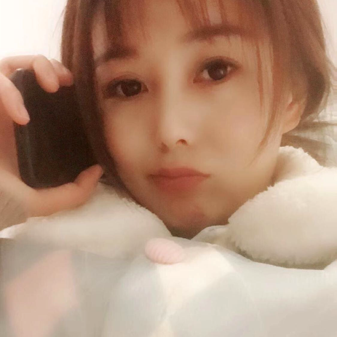 青栀吃醋妖娆的照片