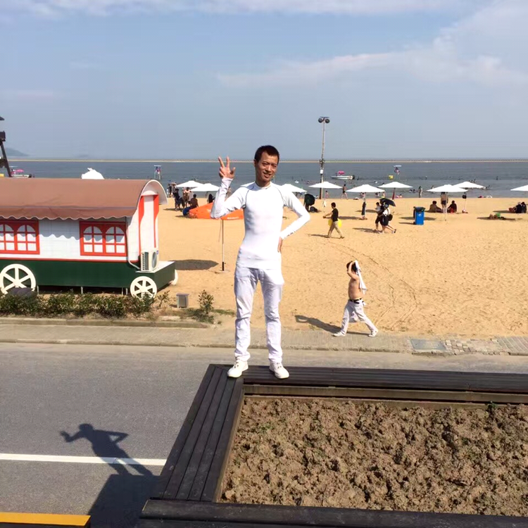 何芝权的照片