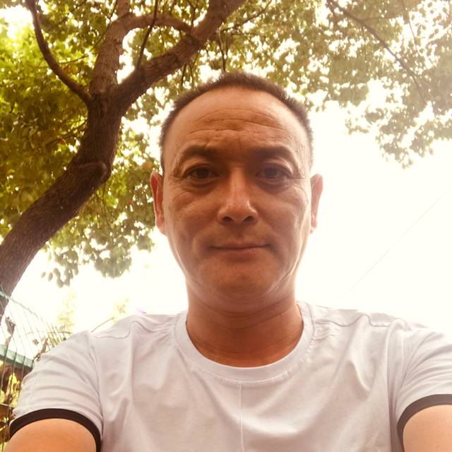 蓝天拿初夏的照片