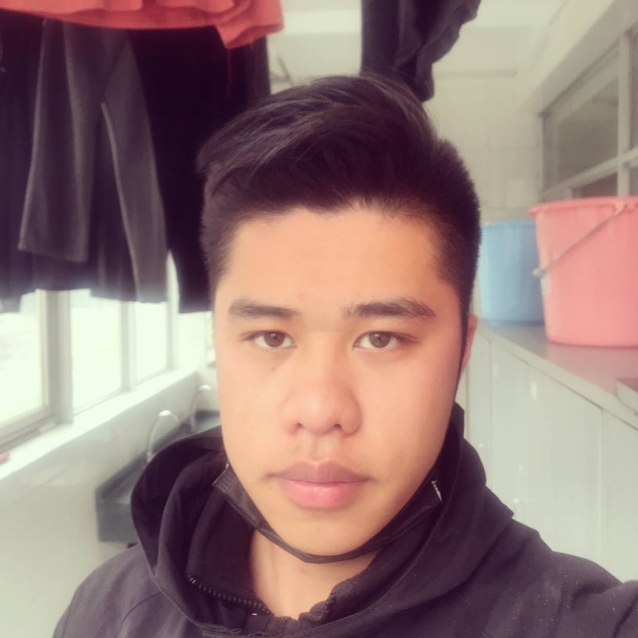 西装向俊逸的照片