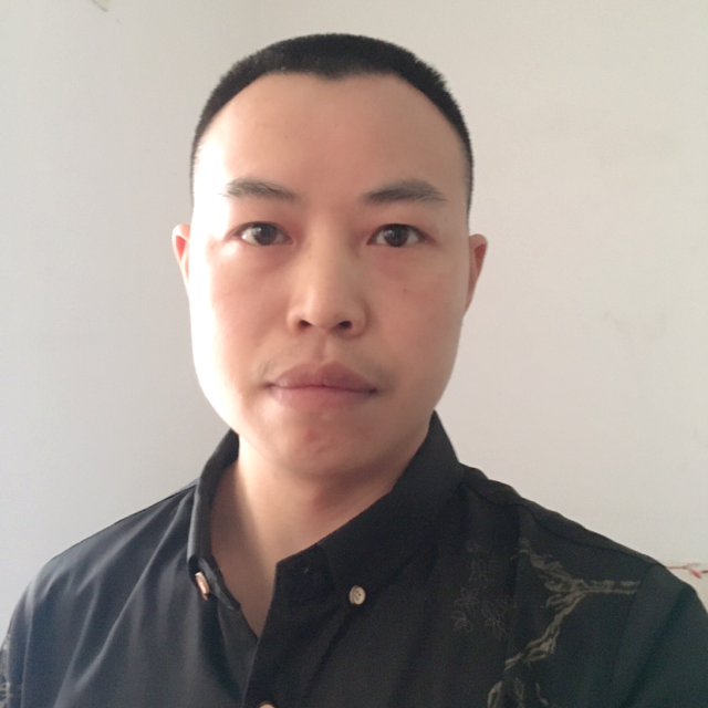 卢  先  生的照片