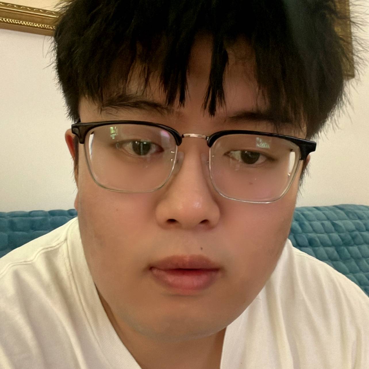 大船浅吻缠绵的照片