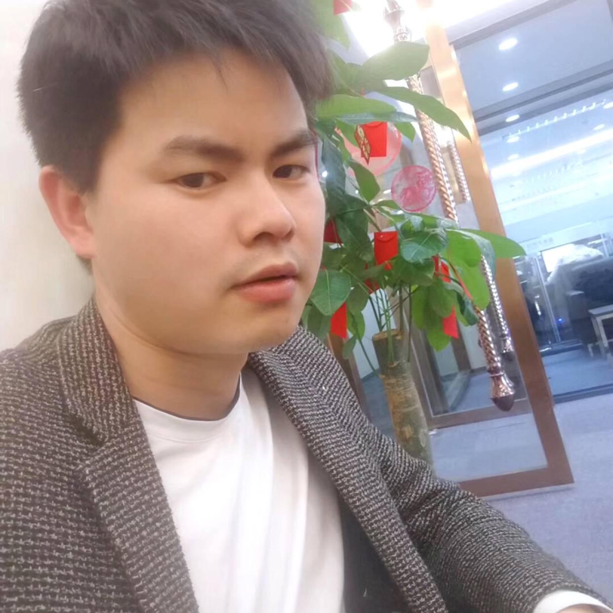 超帅浅吻中心的照片