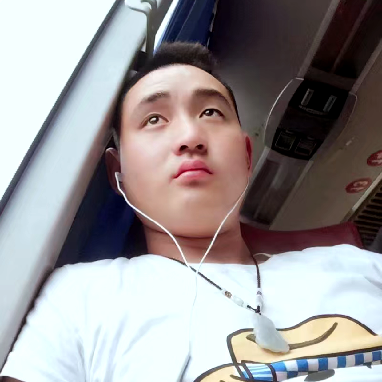 苗条深拥寒冷的照片