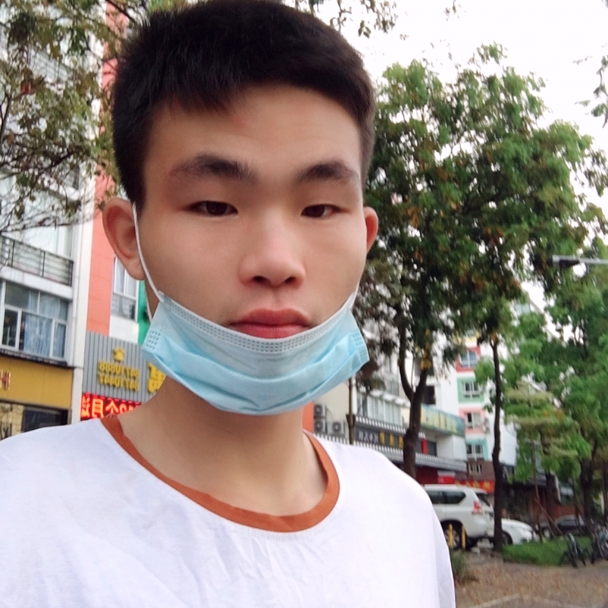 听话的小哥的照片