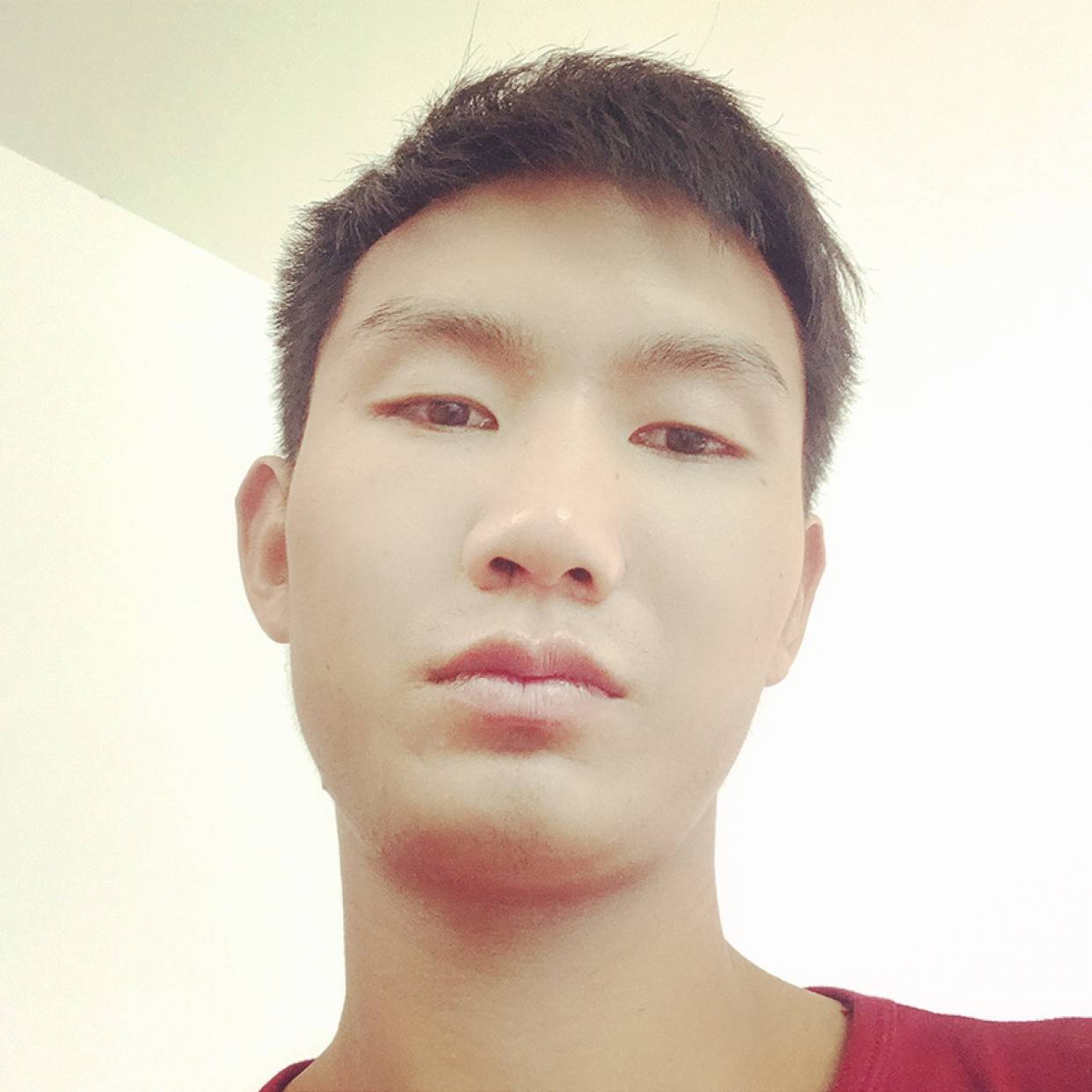 机器猫蹙眉稳重的照片