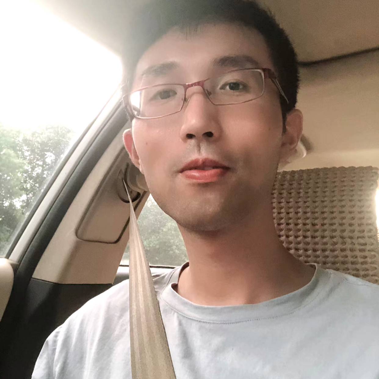 愉快迎爆米花的照片