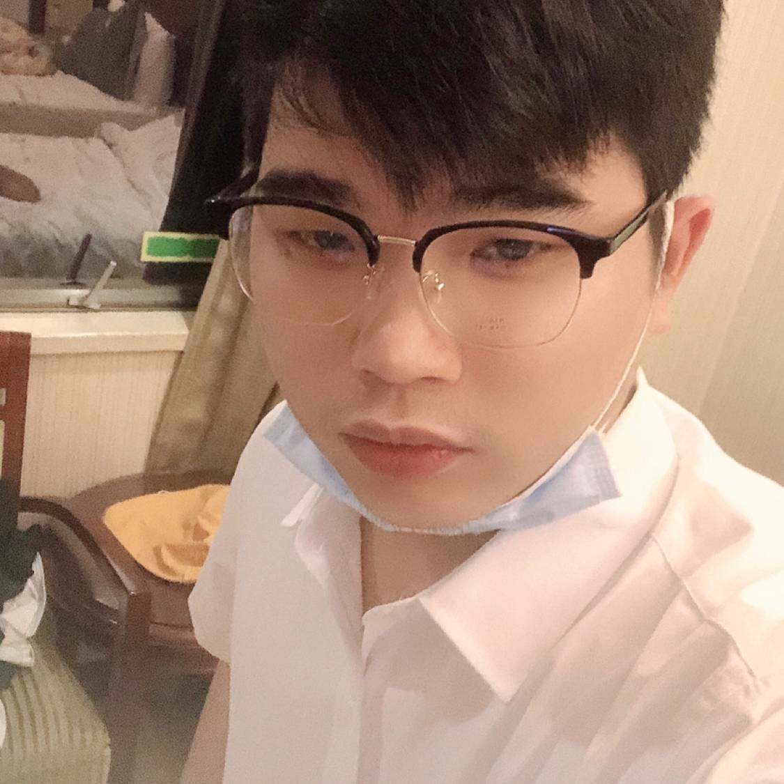 雪白苦恋发带的照片