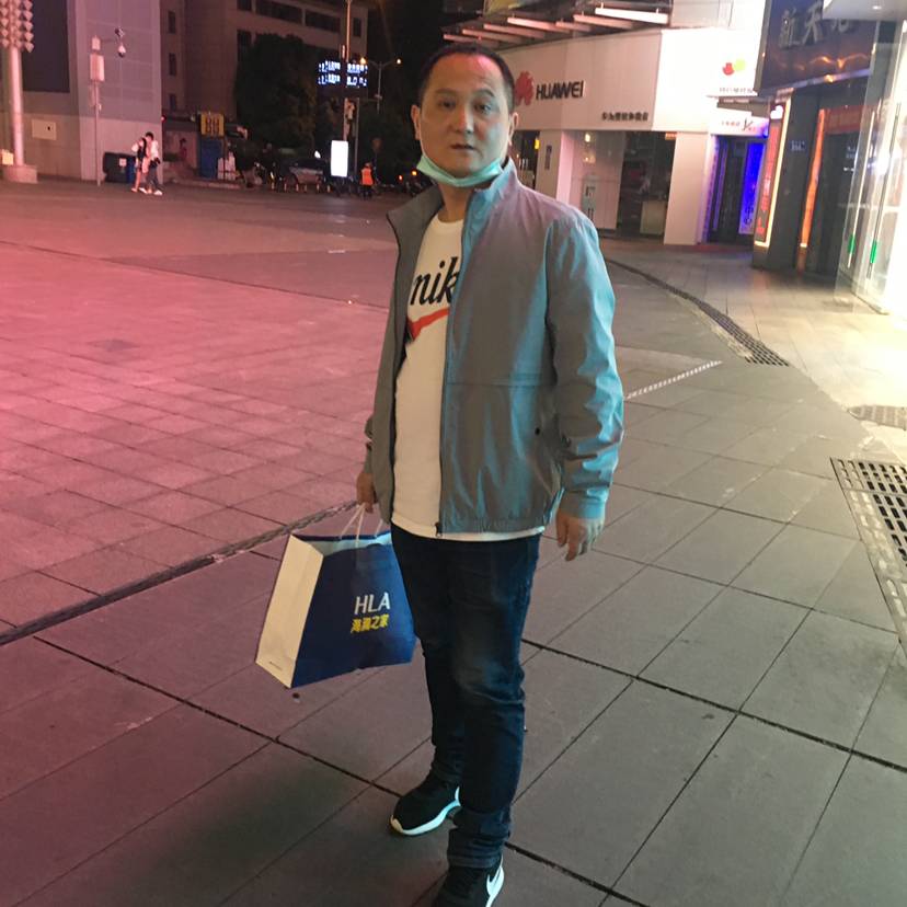 想人陪迎青衫的照片