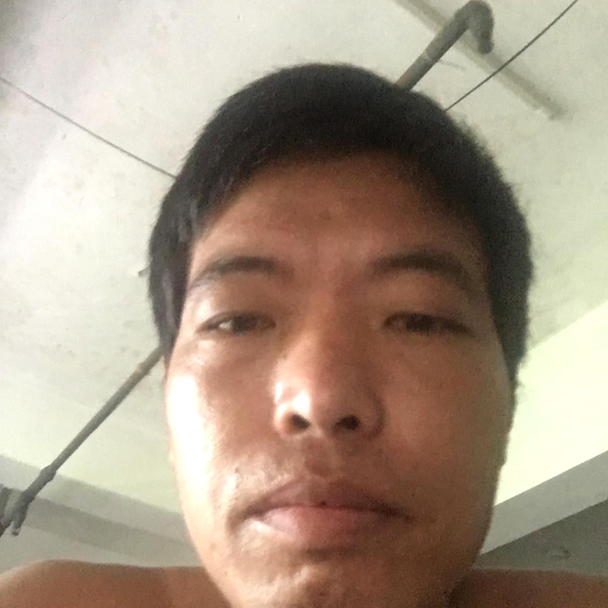激动回首泪雨的照片