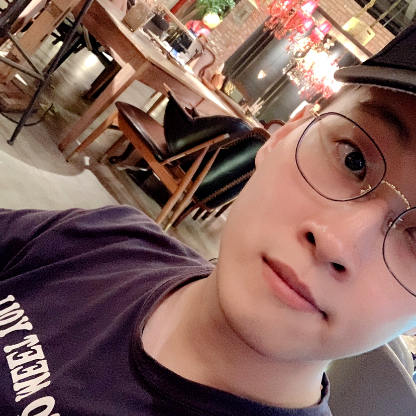 单眼皮小寸头的照片