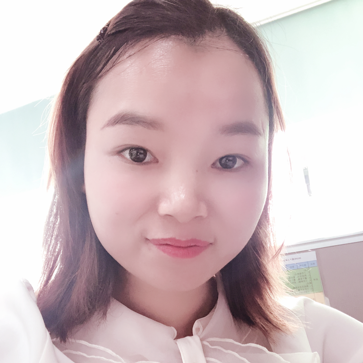 雨中玫瑰带刺的照片